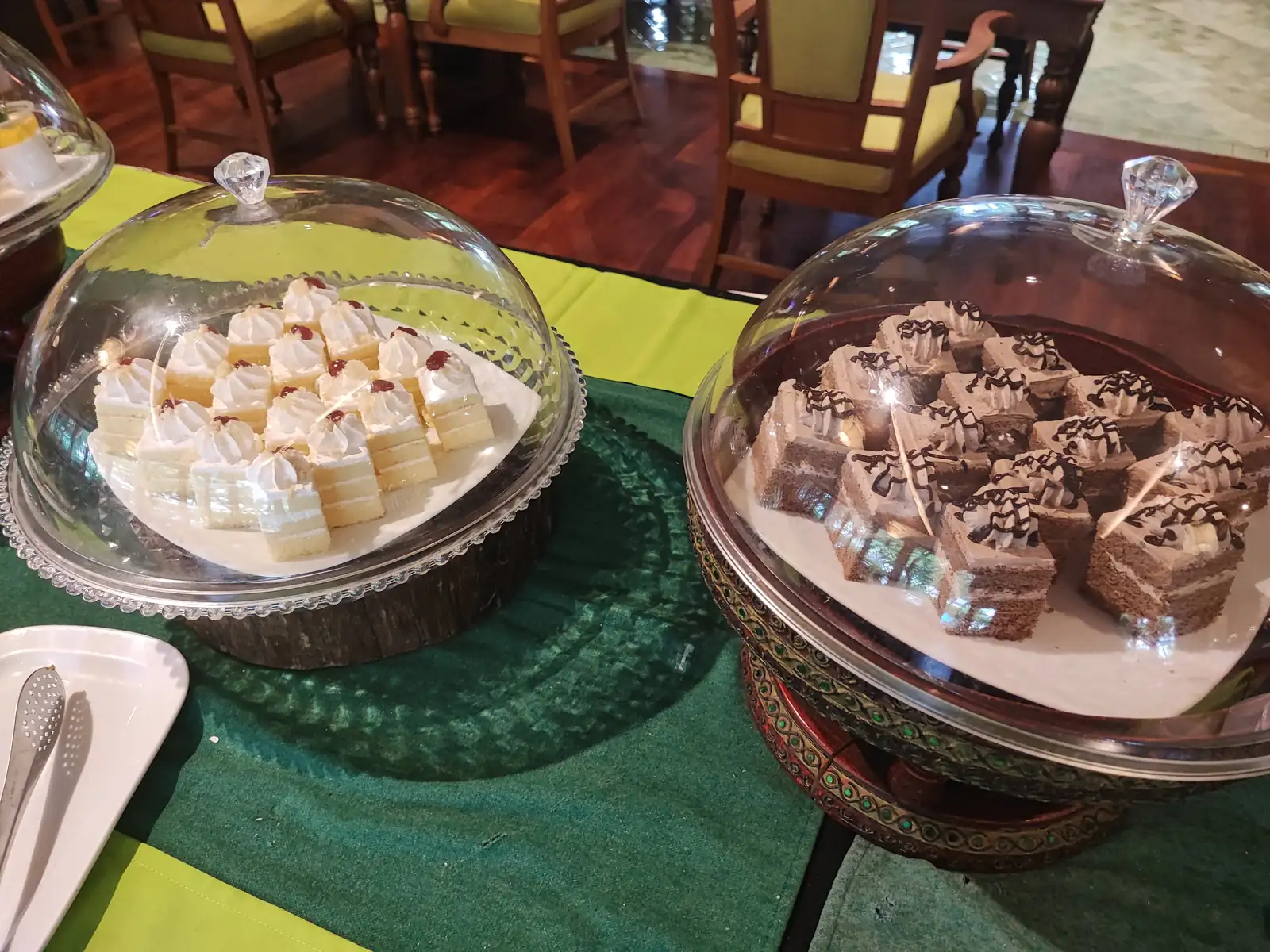 Petit four cakes on the Siripanna dessert table