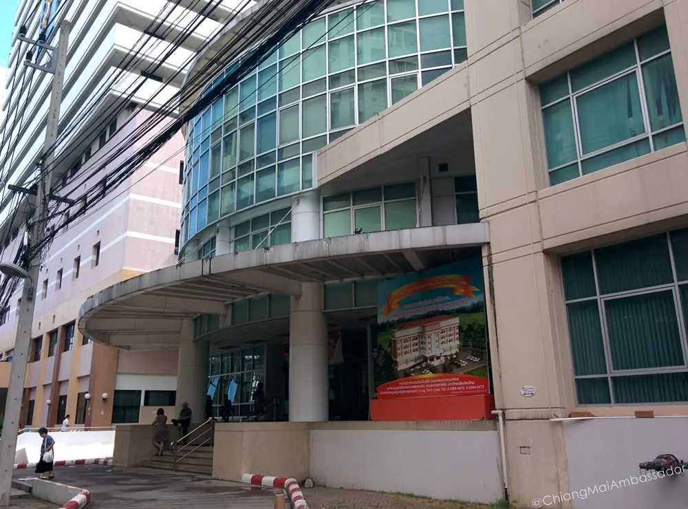 Street near the Suan Dok campus buildings